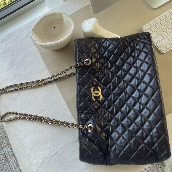 CHANEL Handbags - Vintage Chanel shoulder bag
